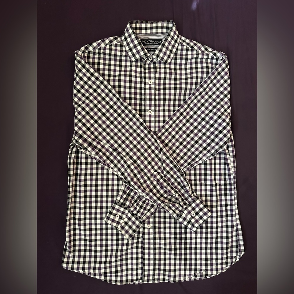 Men’s checkered button downing sleeve shirt